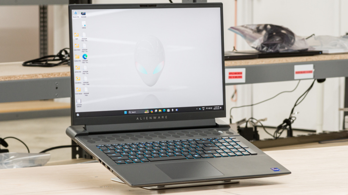 Đánh giá Alienware m18 R2: Cỗ máy chơi game mạnh mẽ với tốc độ vượt ...