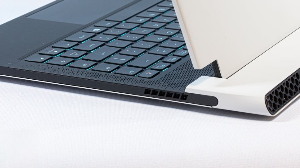 Trải nghiệm thực tế Alienware x14 - Gaming mượt mà, thiết kế sang trọng 23 Alienware x14 9