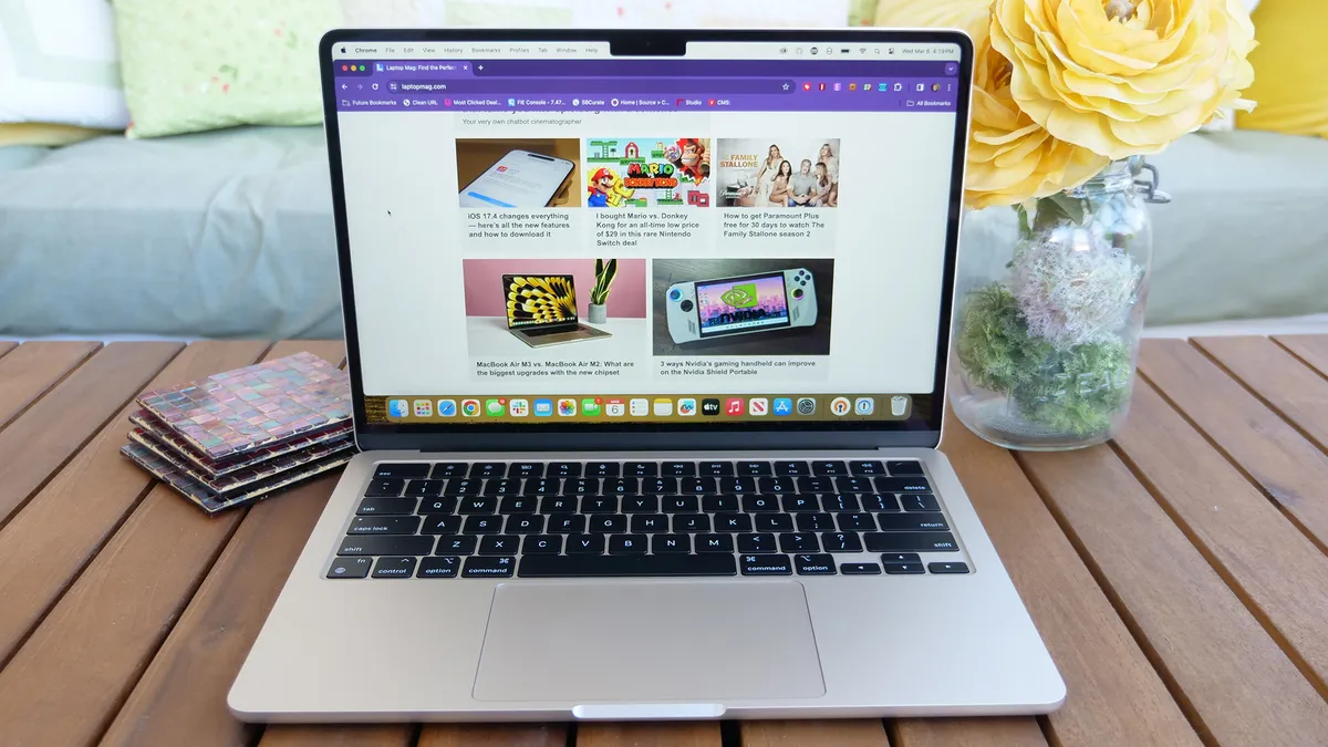 Top laptop workstation đáng mua nhất 2025 - Lựa chọn hoàn hảo cho dân kỹ thuật, đồ họa và AI 30 Apple MacBook Air 13 M3 2024 3