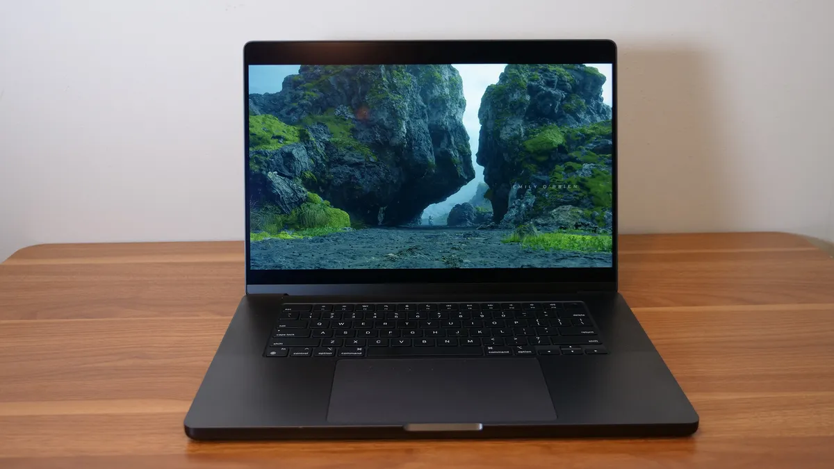 Top laptop workstation đáng mua nhất 2025 - Lựa chọn hoàn hảo cho dân kỹ thuật, đồ họa và AI 36 Apple MacBook Pro 16 M4 Pro 2024 3