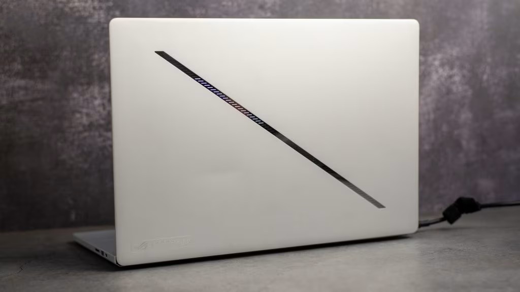 Đánh giá Asus ROG Zephyrus G16 2024 - Thiết kế tinh tế, hiệu suất vượt trội và khả năng chơi game không thể chối từ 33 Asus ROG Zephyrus G16 2