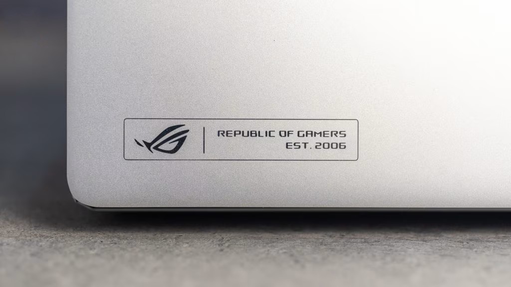 Đánh giá Asus ROG Zephyrus G16 2024 - Thiết kế tinh tế, hiệu suất vượt trội và khả năng chơi game không thể chối từ 32 Asus ROG Zephyrus G16 3