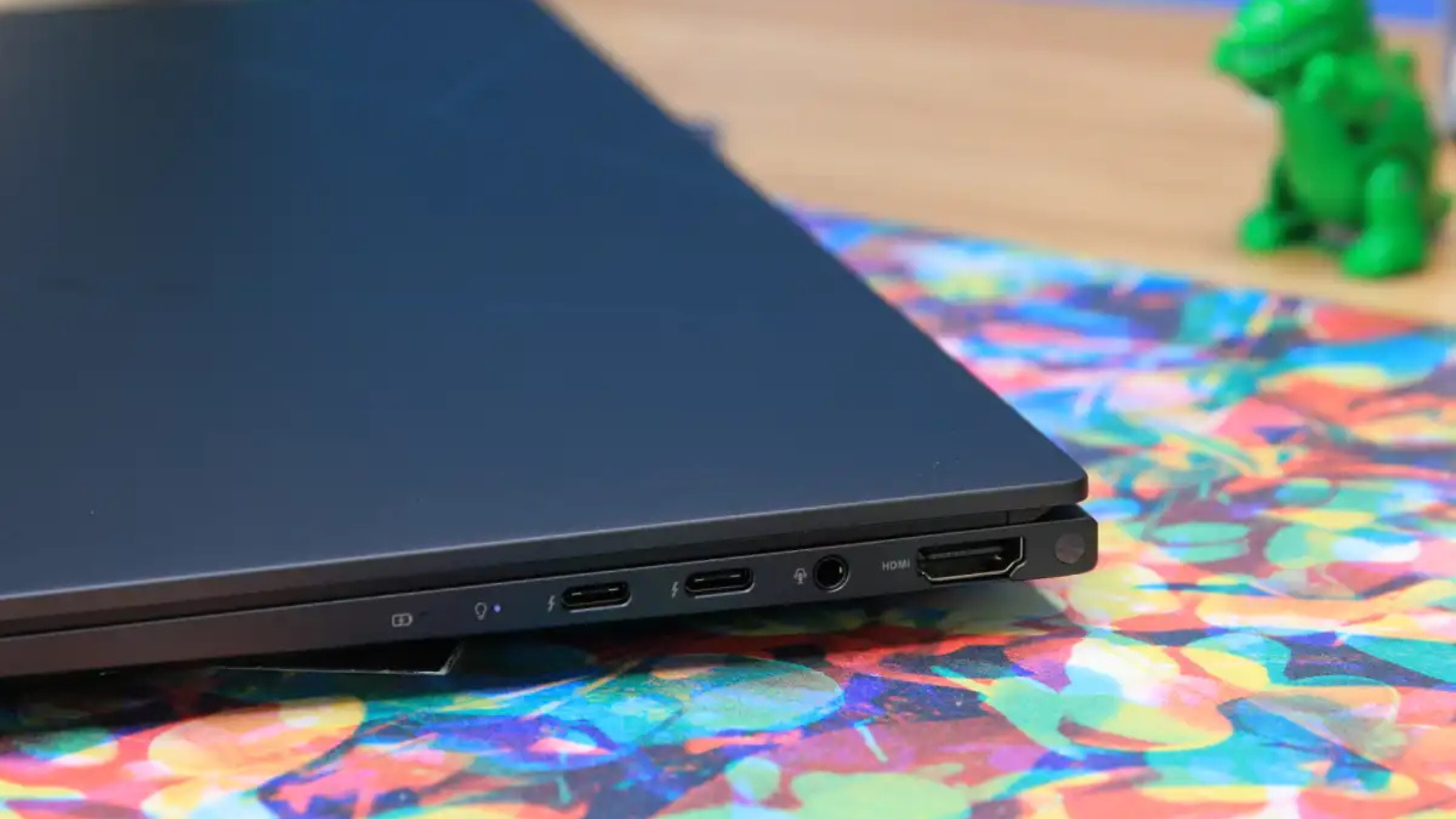 Đánh giá Asus Zenbook 14X OLED: Hơn cả một màn hình đẹp 14 Asus Zenbook 14X OLED 4