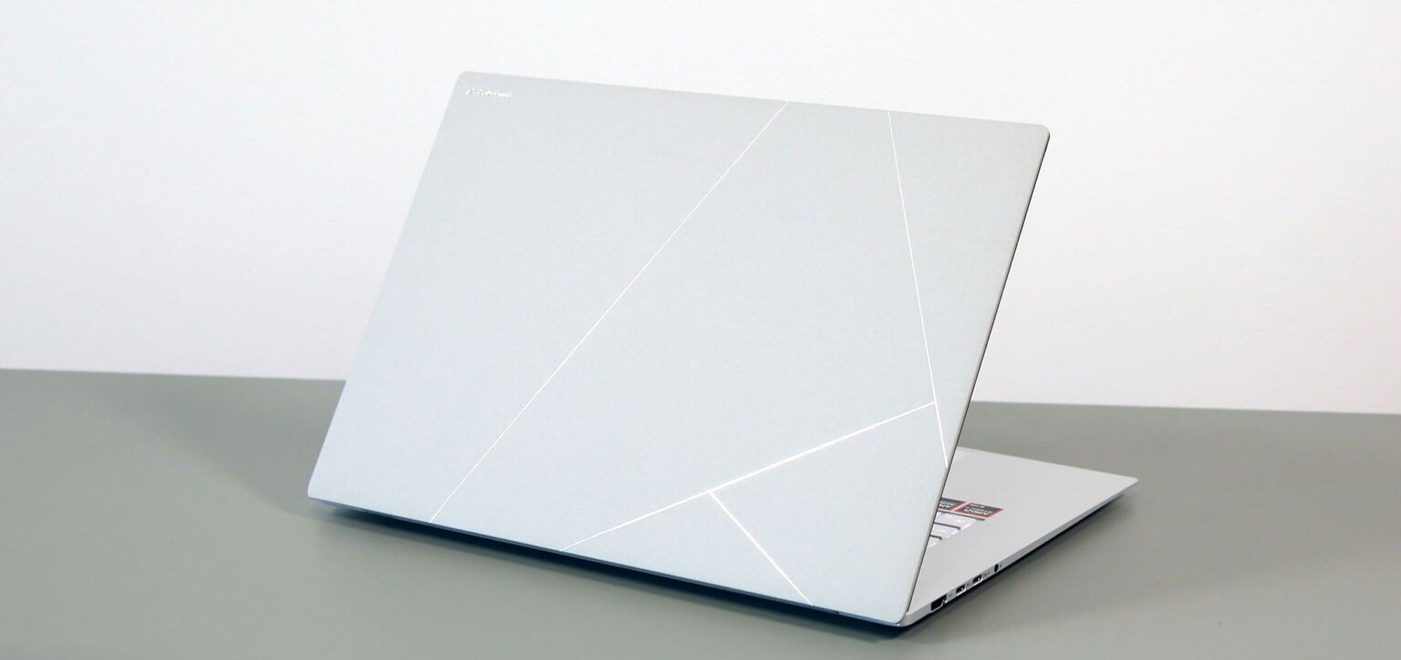 Đánh giá Asus Zenbook S 16 (2024) - Tuyệt tác mỏng nhẹ, sức mạnh đột phá với Ryzen AI 9 HX 370 & Radeon 890M 55 Asus Zenbook S 16 23 e1740579649419