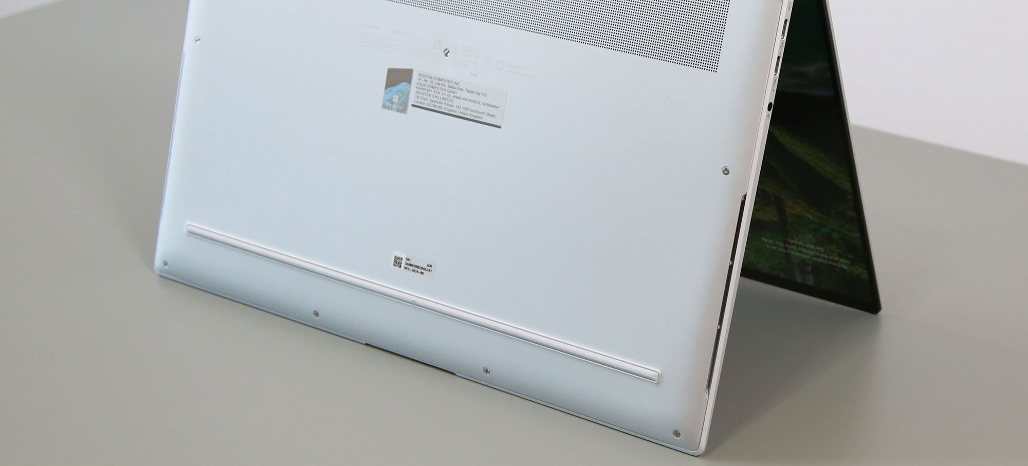 Đánh giá Asus Zenbook S 16 (2024) - Tuyệt tác mỏng nhẹ, sức mạnh đột phá với Ryzen AI 9 HX 370 & Radeon 890M 100 Asus Zenbook S 16 47 e1740590504463