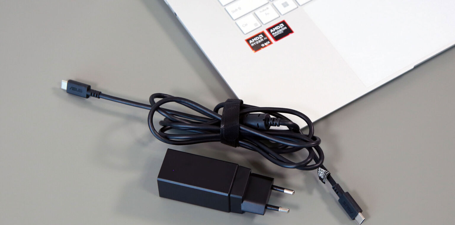 Đánh giá Asus Zenbook S 16 (2024) - Tuyệt tác mỏng nhẹ, sức mạnh đột phá với Ryzen AI 9 HX 370 & Radeon 890M 101 Asus Zenbook S 16 51 e1740590890292