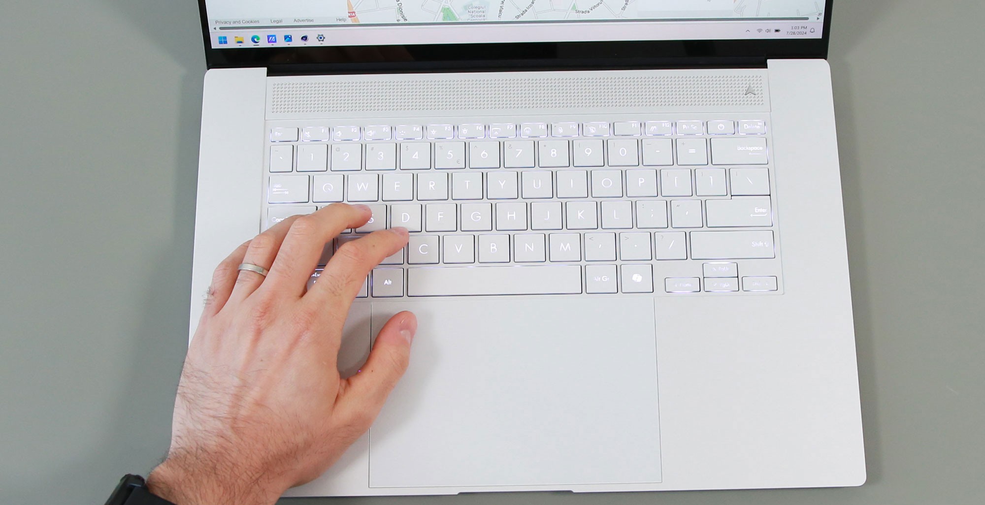 Đánh giá Asus Zenbook S 16 (2024) - Tuyệt tác mỏng nhẹ, sức mạnh đột phá với Ryzen AI 9 HX 370 & Radeon 890M 90 Asus Zenbook S 16 8