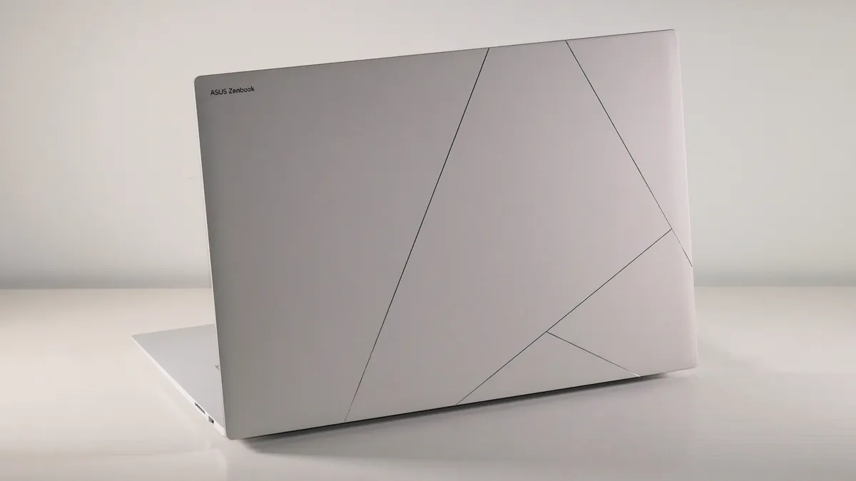 Asus Zenbook S16 vs Vivobook S15: Cuộc đối đầu đỉnh cao giữa Ryzen AI 300 và Snapdragon X Elite! 8 Asus Zenbook S16 vs Vivobook S15 Cuoc doi dau dinh cao giua Ryzen AI 300 va Snapdragon X Elite 2