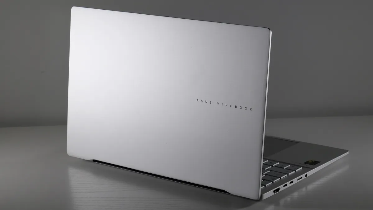 Asus Zenbook S16 vs Vivobook S15: Cuộc đối đầu đỉnh cao giữa Ryzen AI 300 và Snapdragon X Elite! 10 Asus Zenbook S16 vs Vivobook S15 Cuoc doi dau dinh cao giua Ryzen AI 300 va Snapdragon X Elite 4