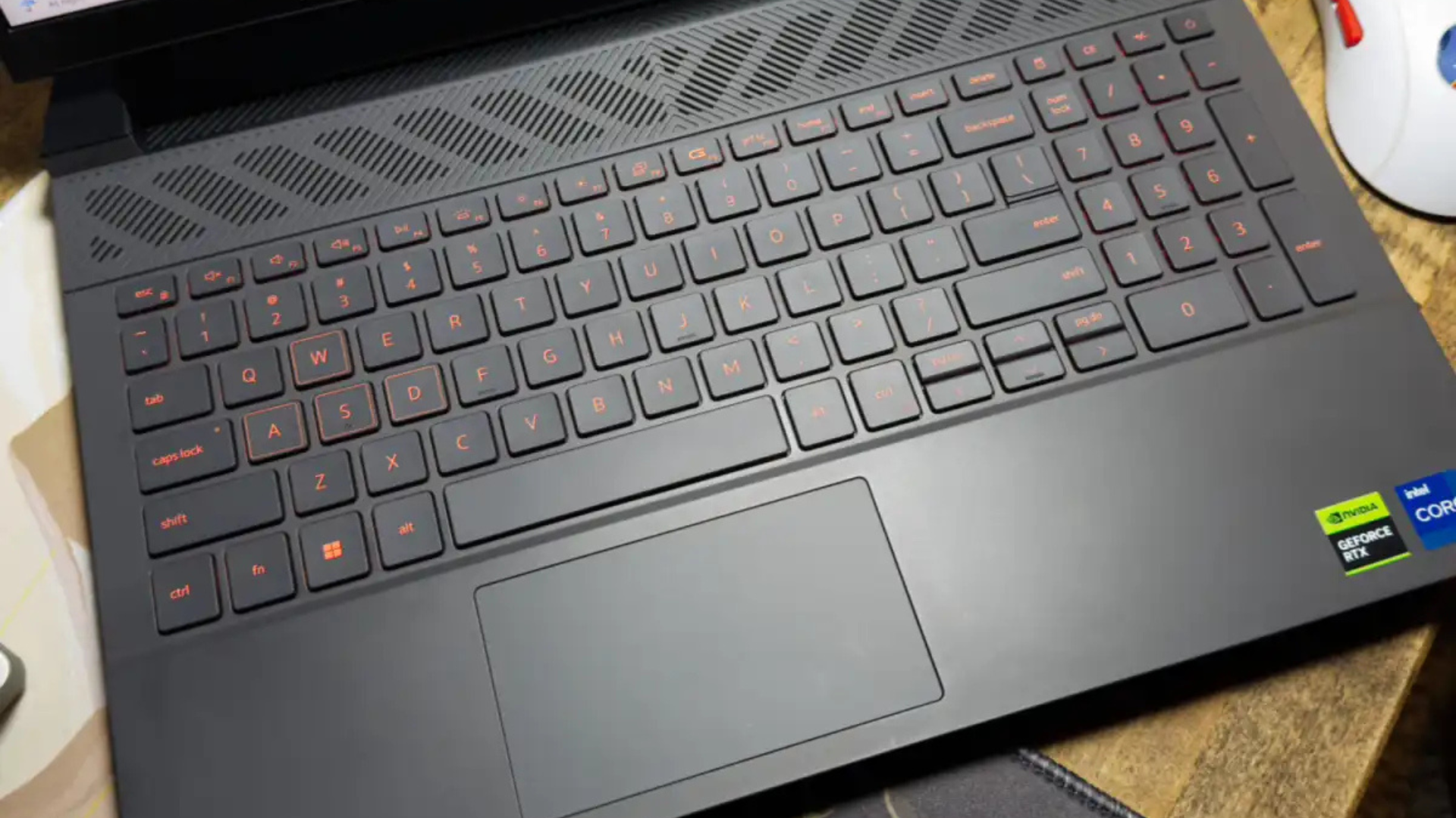 Đánh giá Dell G15: Một chiếc Laptop "Retro" chuyên về hiệu suất 13 Danh gia Dell G15 3