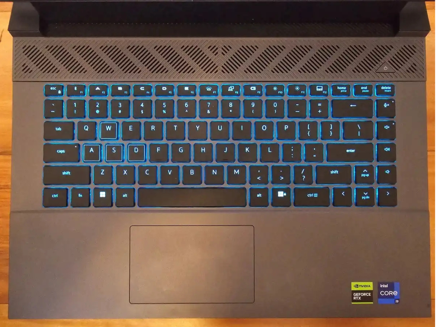 Đánh giá Dell G16 7630: Laptop chơi game với sức mạnh như máy tính để bàn 10 Dell G16 7630 2 e1740585067342