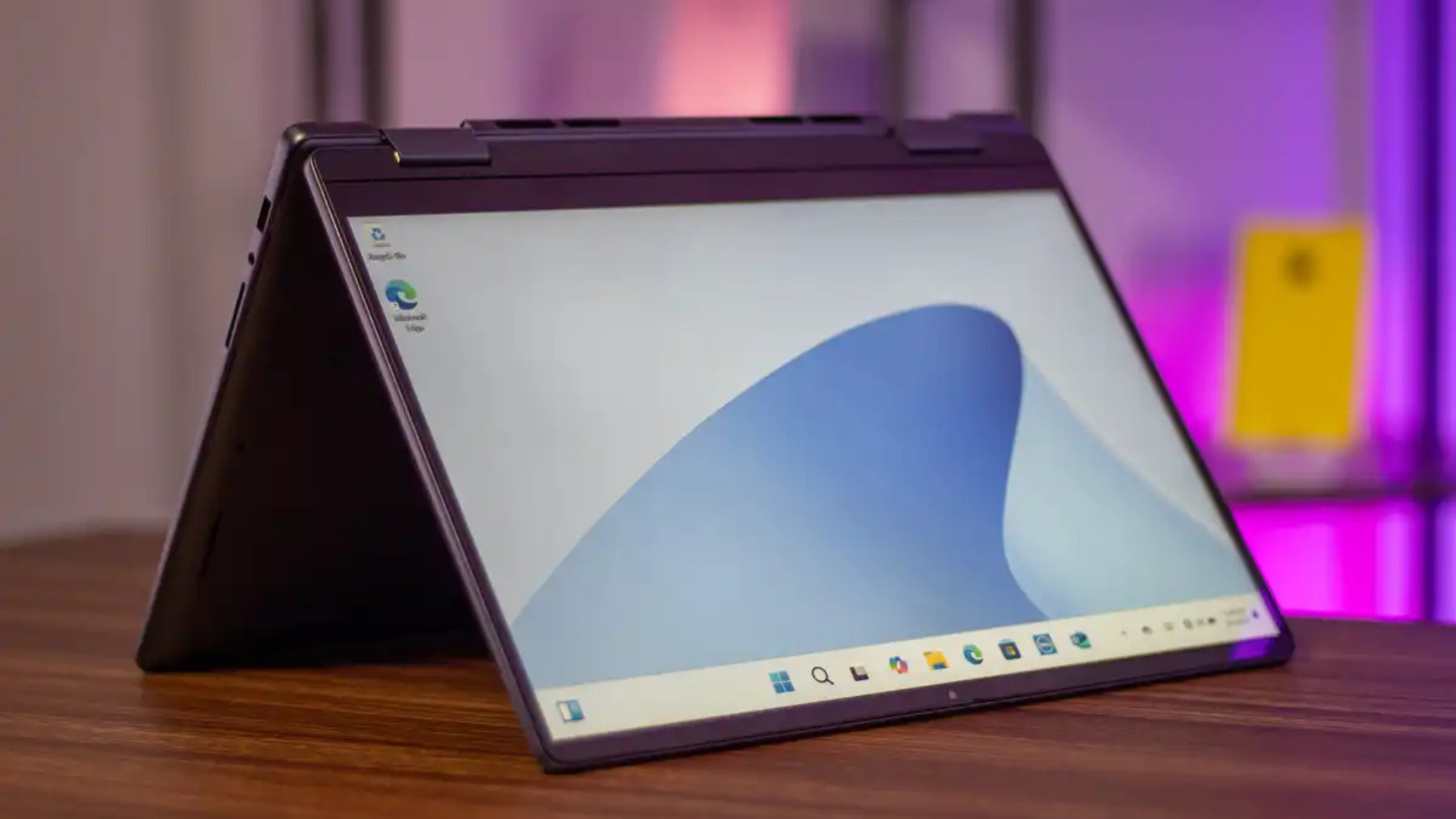 Đánh giá Dell Inspiron 14 2-in-1: Một chiếc laptop nhanh nhẹn với loa rất lớn 14 Dell Inspiron 14 2 in 1 4