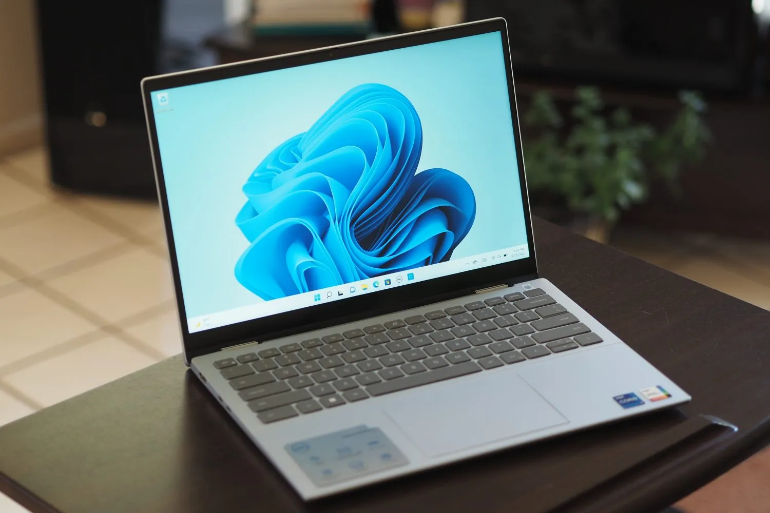 Dell Inspiron 14 2in1 7420 - Đánh giá chi tiết về thiết kế và hiệu năng 27 Dell Inspiron 14 2in1 7420 2