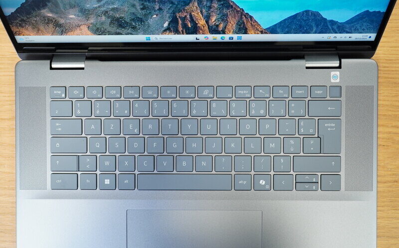 Dell Inspiron 16 2in1 (2024, Intel Core Ultra): Sự lựa chọn lý tưởng cho công việc và giải trí di động 18 Dell Inspiron 16 2in1 6 e1740495401227