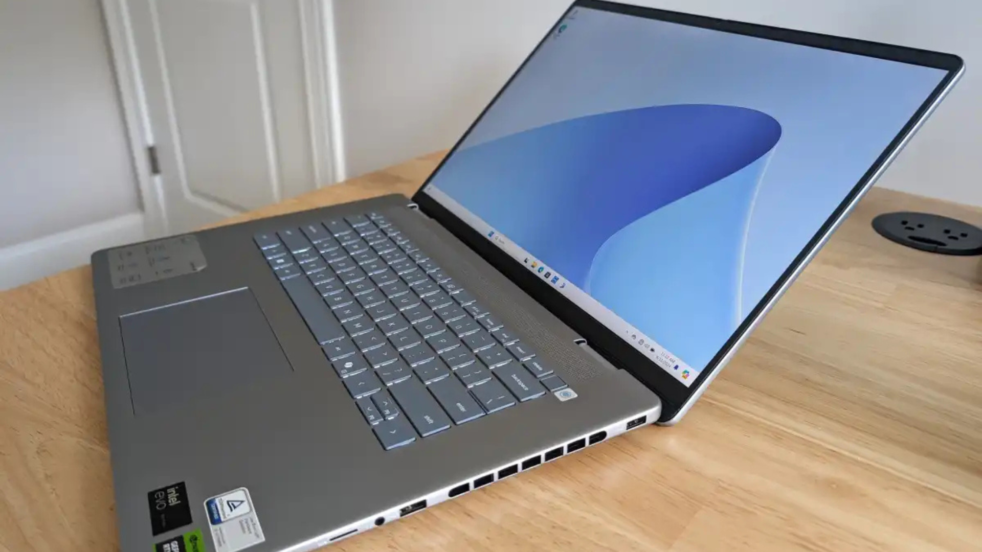 Đánh giá Dell Inspiron 16 Plus: Laptop sáng tạo nội dung toàn diện 16 Dell Inspiron 16 Plus 3