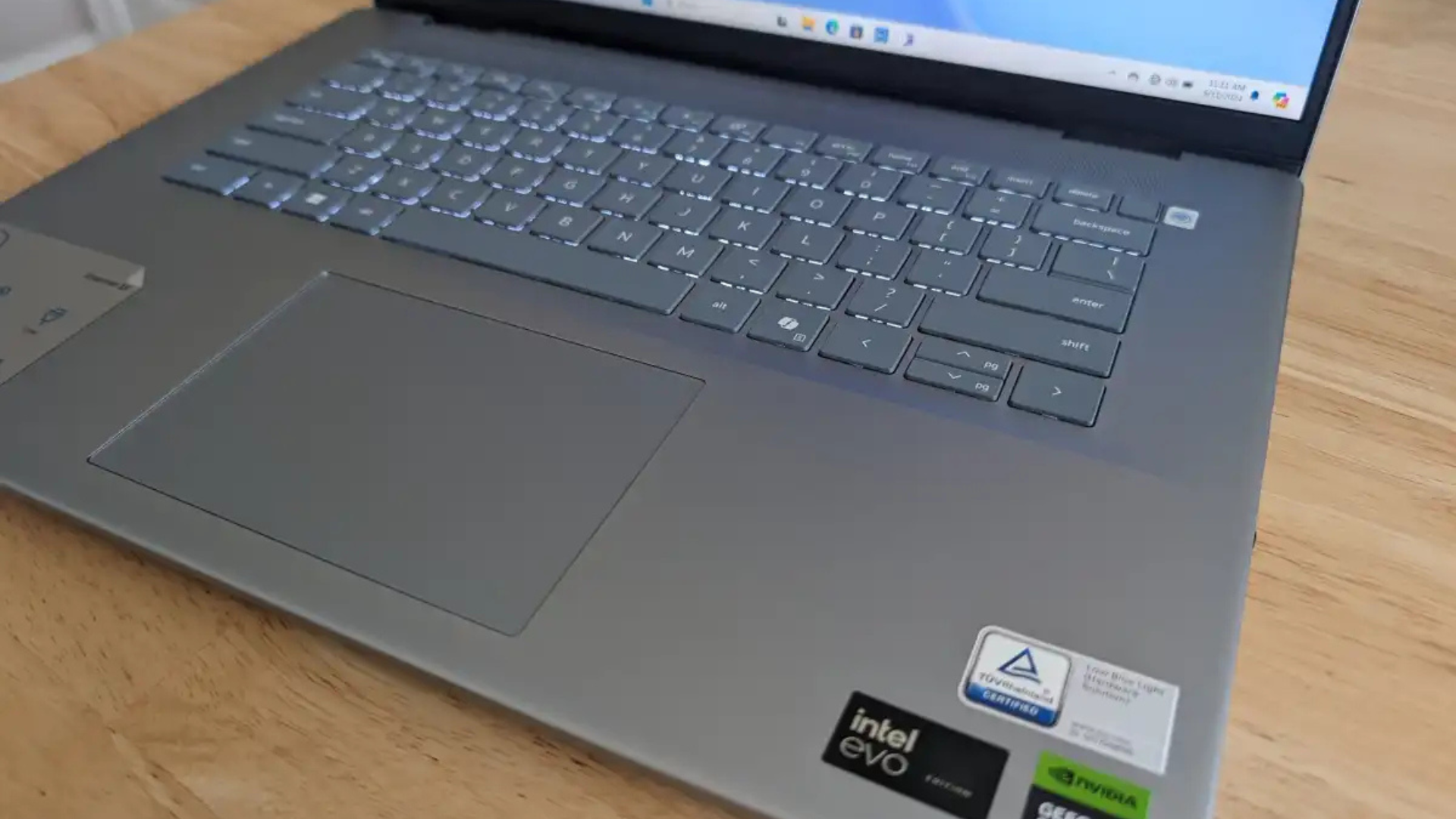 Đánh giá Dell Inspiron 16 Plus: Laptop sáng tạo nội dung toàn diện 15 Dell Inspiron 16 Plus 4