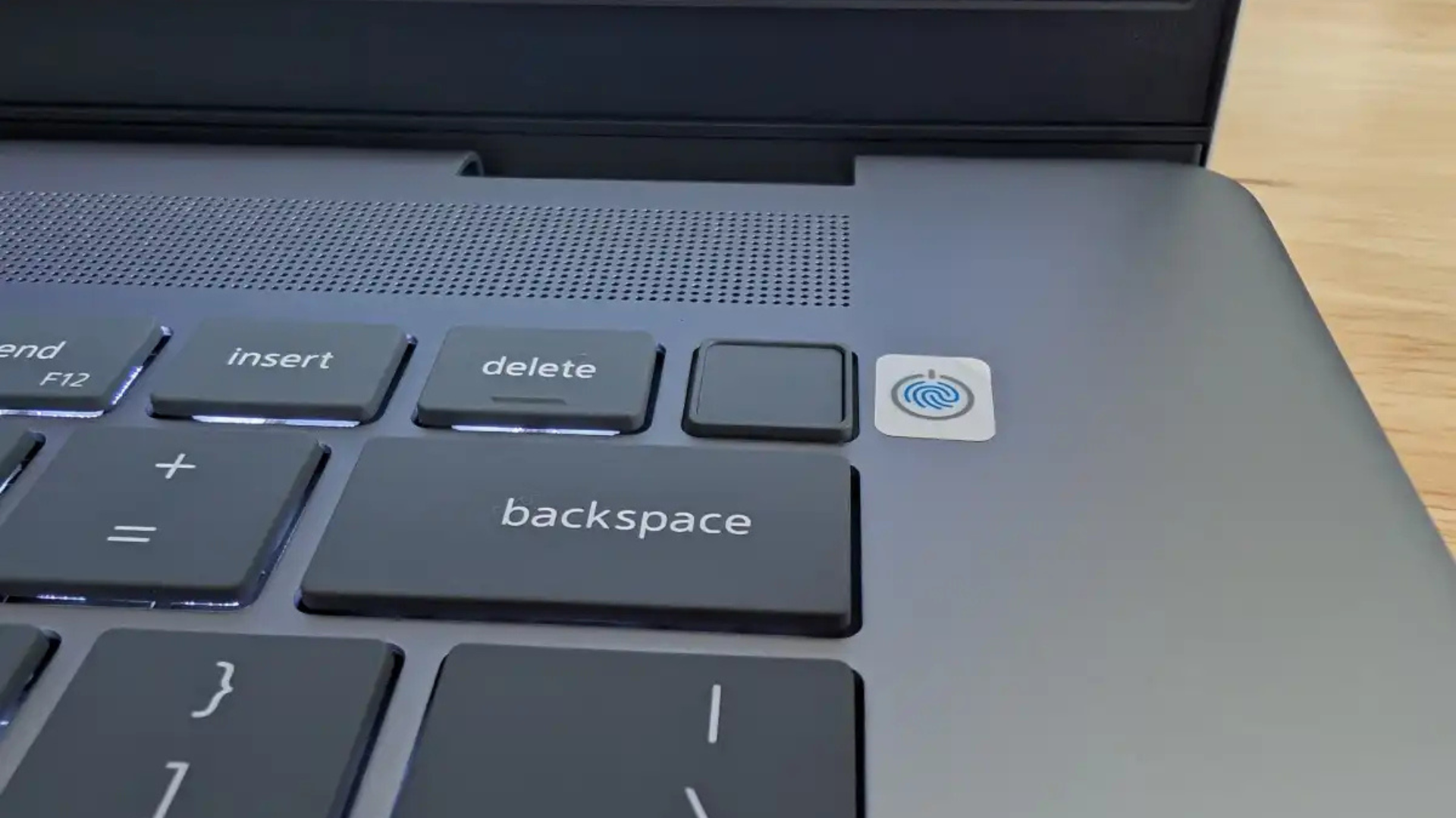 Đánh giá Dell Inspiron 16 Plus: Laptop sáng tạo nội dung toàn diện 17 Dell Inspiron 16 Plus 5