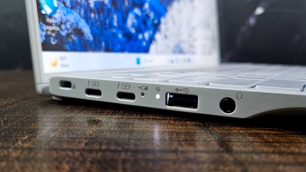 Fujitsu FMV UH X 14 inch 10