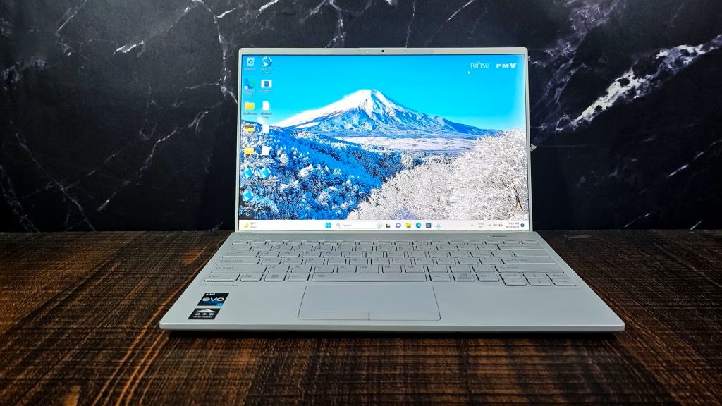 Fujitsu FMV UH X 14 inch 2