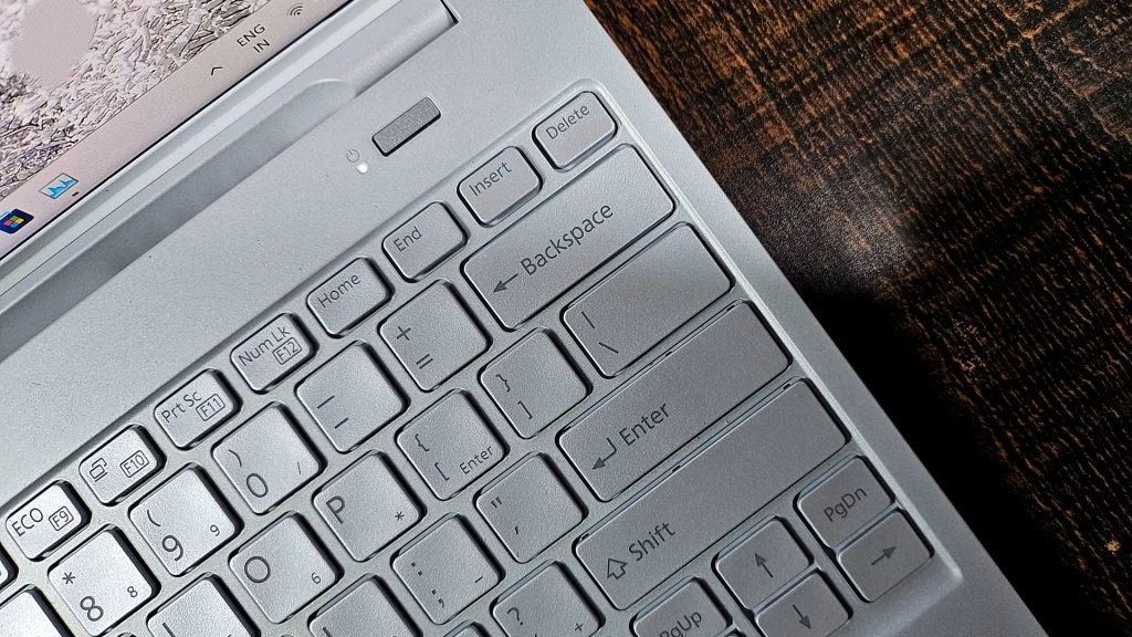 Fujitsu FMV UH X 14 inch 6