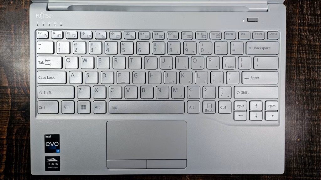 Fujitsu FMV UH X 14 inch 7