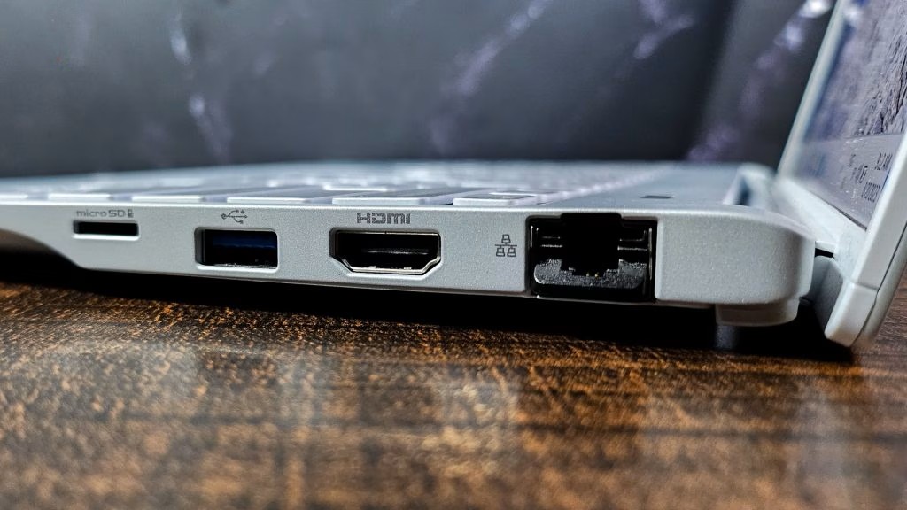 Fujitsu FMV UH X 14 inch 9