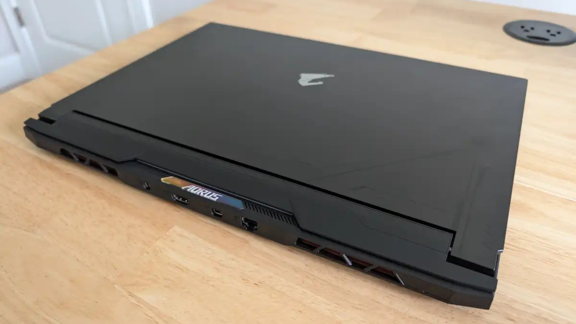 Đánh giá Gigabyte Aorus 17X: Phần cứng cao cấp và màn hình khổng lồ 14 Gigabyte Aorus 17X 2