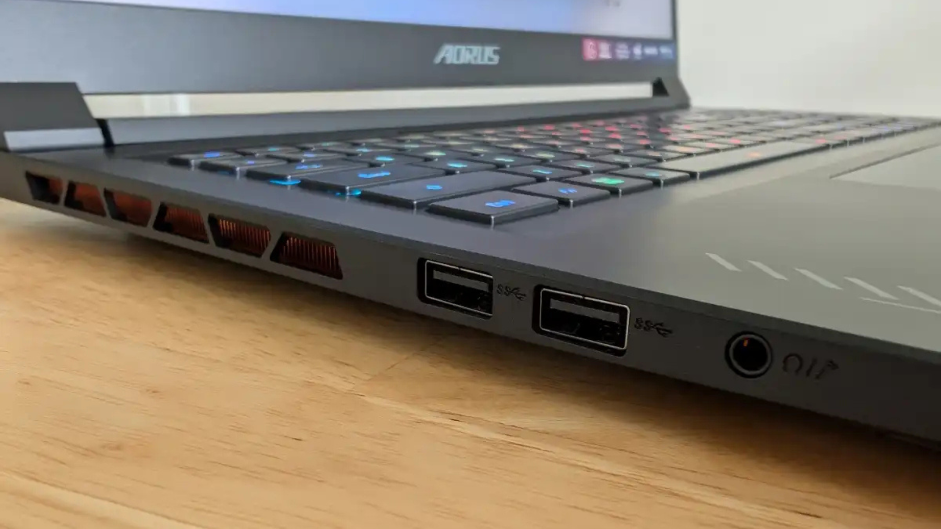 Đánh giá Gigabyte Aorus 17X: Phần cứng cao cấp và màn hình khổng lồ 17 Gigabyte Aorus 17X 6