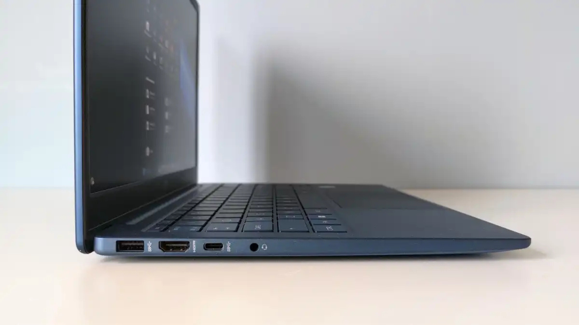 Đánh giá HP Laptop 14-ep0865no: Một chiếc laptop thời trang, nhẹ nhàng với mức giá trung bình 9 HP 14 ep0865no 3