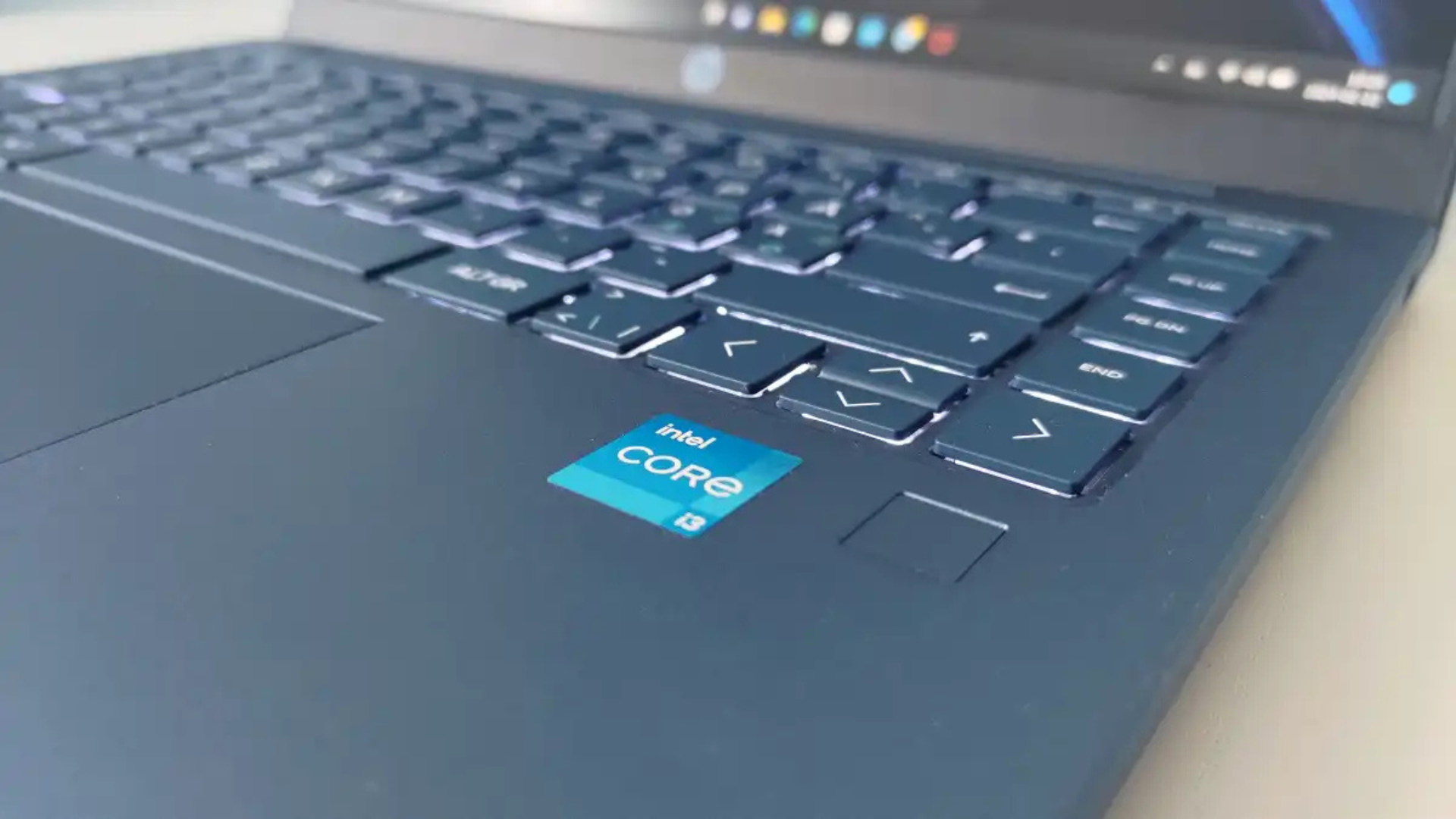 Đánh giá HP Laptop 14-ep0865no: Một chiếc laptop thời trang, nhẹ nhàng với mức giá trung bình 7 HP 14 ep0865no 4