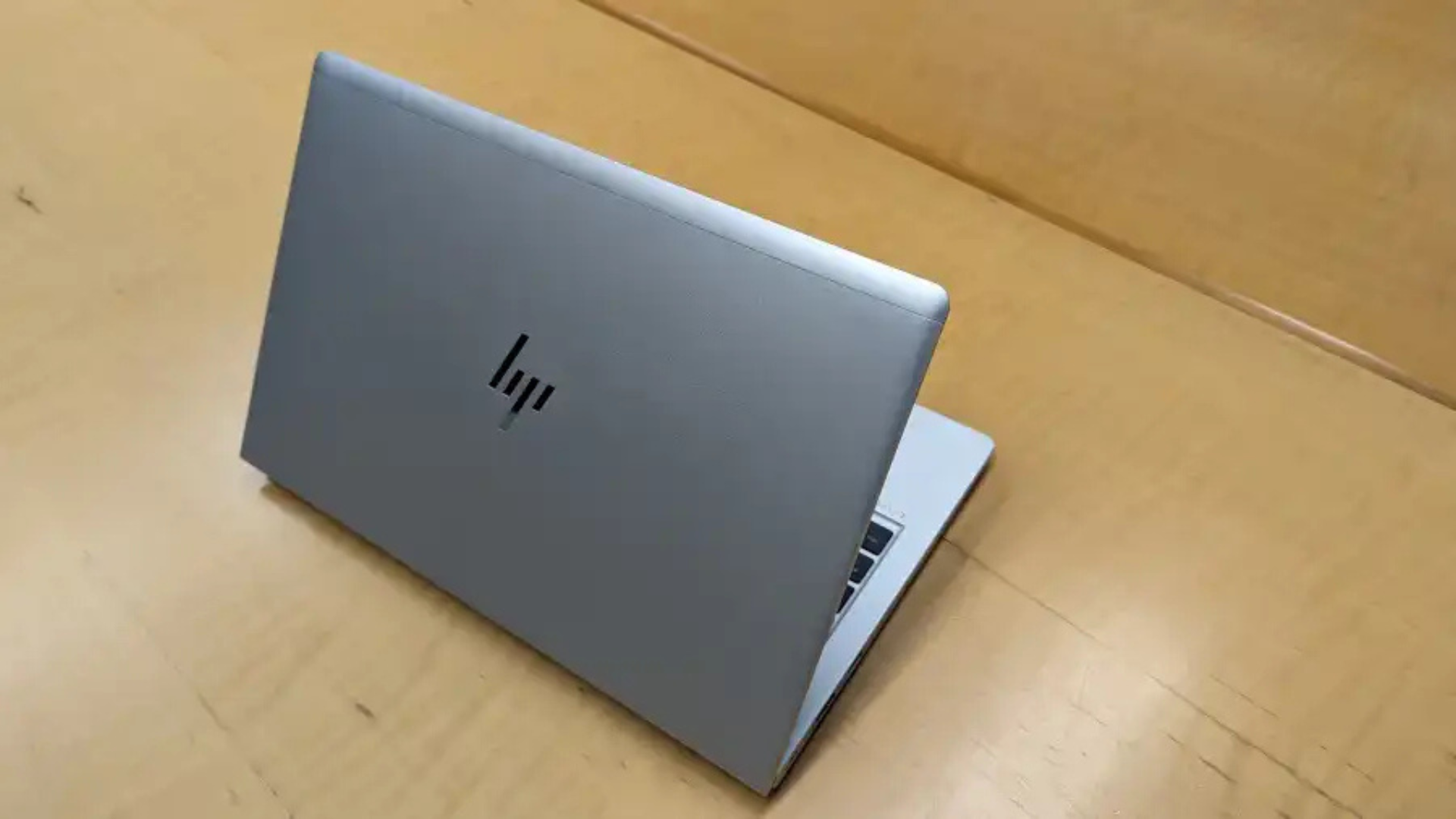 HP Elitebook 640 G10: Laptop doanh nghiệp nhỏ gọn với 4G 10 HP Elitebook 640 G10 3