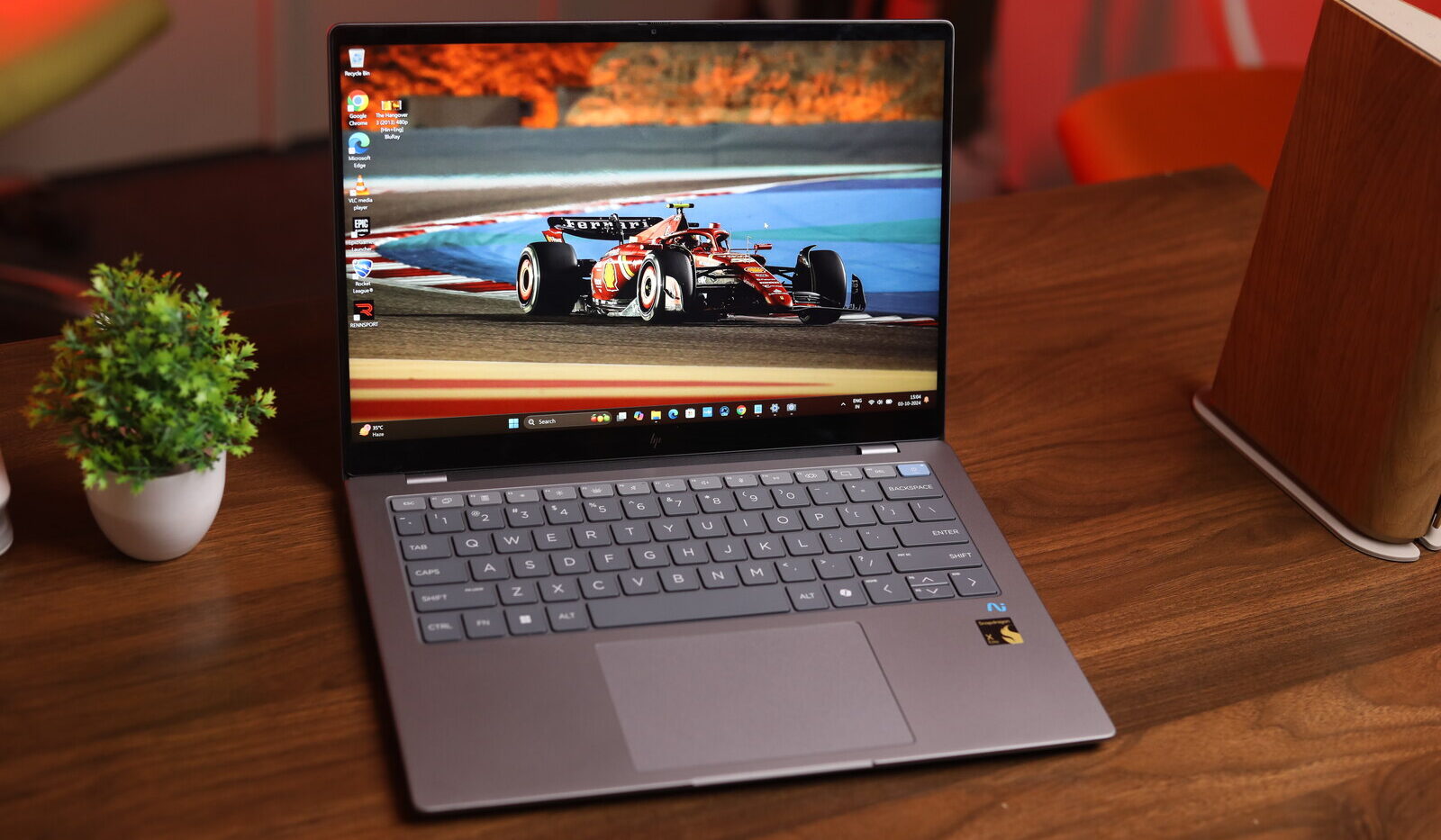 Đánh giá HP OmniBook X - Ultrabook mạnh mẽ với thiết kế tinh tế và hiệu suất ấn tượng 13 HP OmniBook X 1 e1740125178384