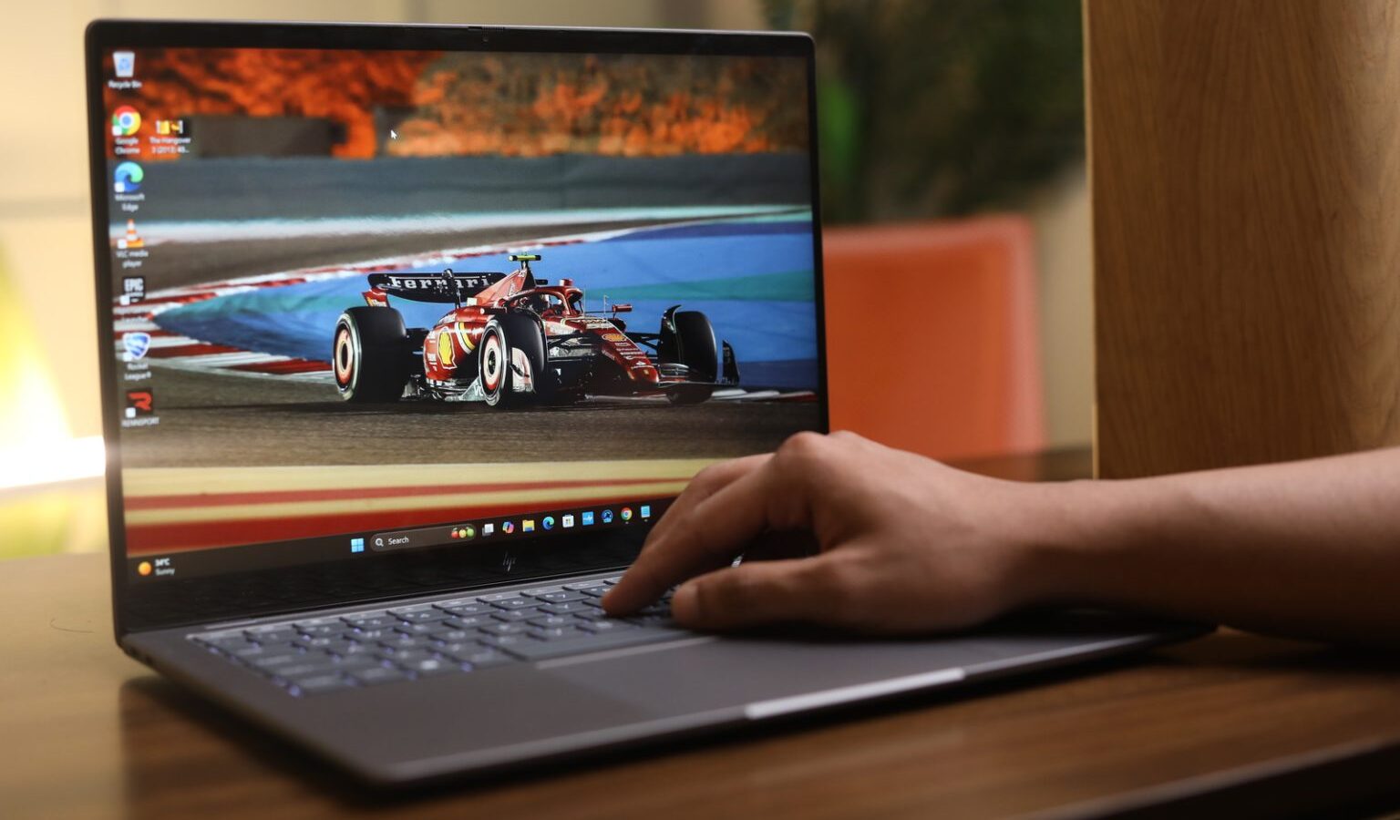 Đánh giá HP OmniBook X - Ultrabook mạnh mẽ với thiết kế tinh tế và hiệu suất ấn tượng 22 HP OmniBook X 2 e1740126305128