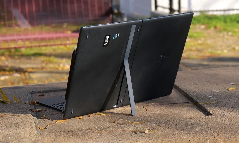 HP Spectre Fold 9