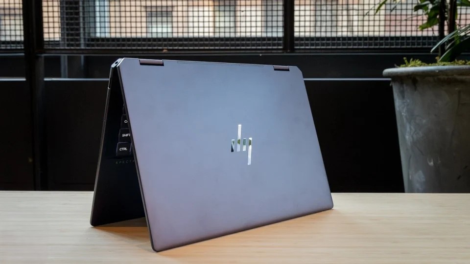 Đánh giá HP Spectre x360 14 (2024): Màn OLED tuyệt đẹp, hiệu năng vượt trội 4 HP Spectre x360 14 2024 11