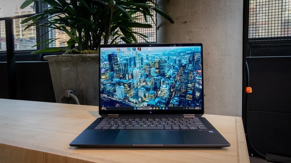 Đánh giá HP Spectre x360 14 (2024): Màn OLED tuyệt đẹp, hiệu năng vượt trội 13 HP Spectre x360 14 2024 2