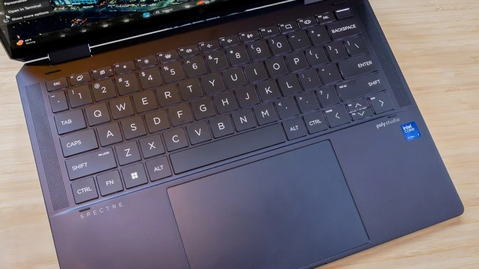 Đánh giá HP Spectre x360 14 (2024): Màn OLED tuyệt đẹp, hiệu năng vượt trội 12 HP Spectre x360 14 2024 3
