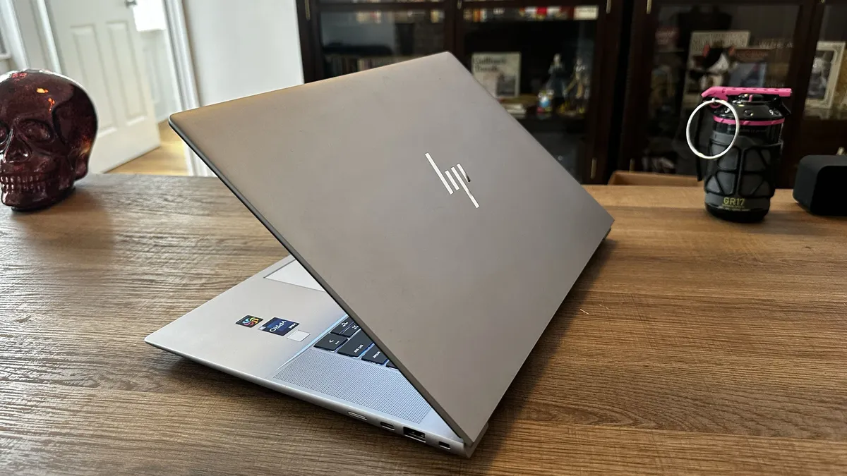 Top laptop workstation đáng mua nhất 2025 - Lựa chọn hoàn hảo cho dân kỹ thuật, đồ họa và AI 41 HP ZBook Studio 16 G10 2