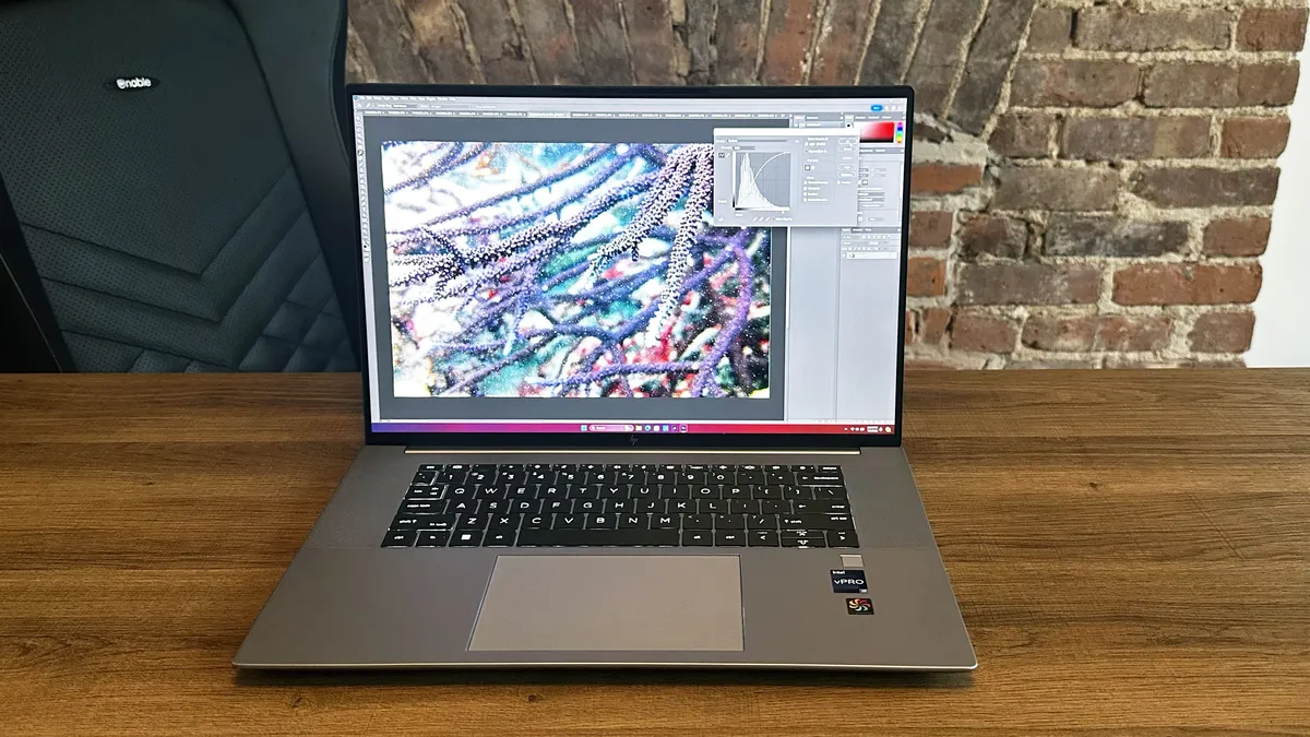 Top laptop workstation đáng mua nhất 2025 - Lựa chọn hoàn hảo cho dân kỹ thuật, đồ họa và AI 40 HP ZBook Studio 16 G10 3