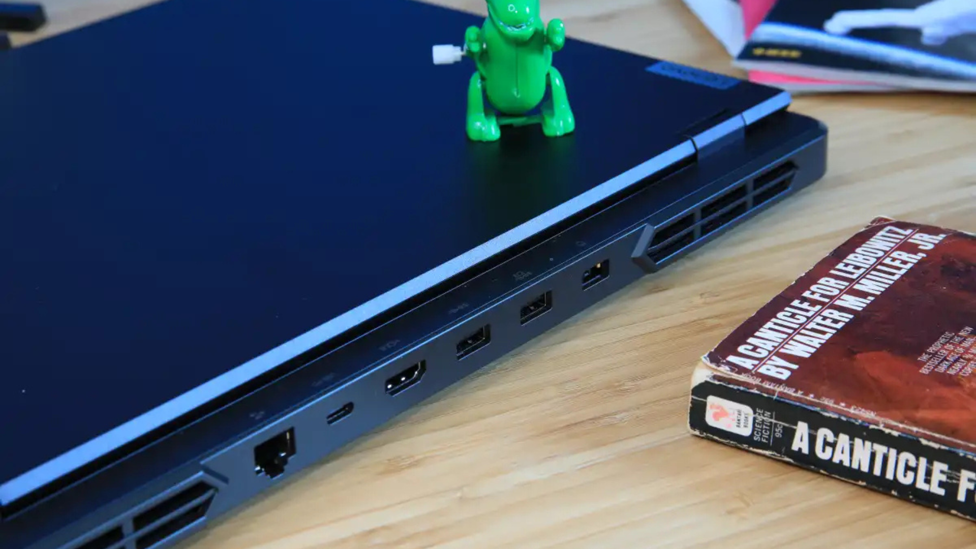 Đánh giá Lenovo Legion 5 Pro: Hiệu suất nhanh với mức giá hợp lý 16 Lenovo Legion 5 Pro 5