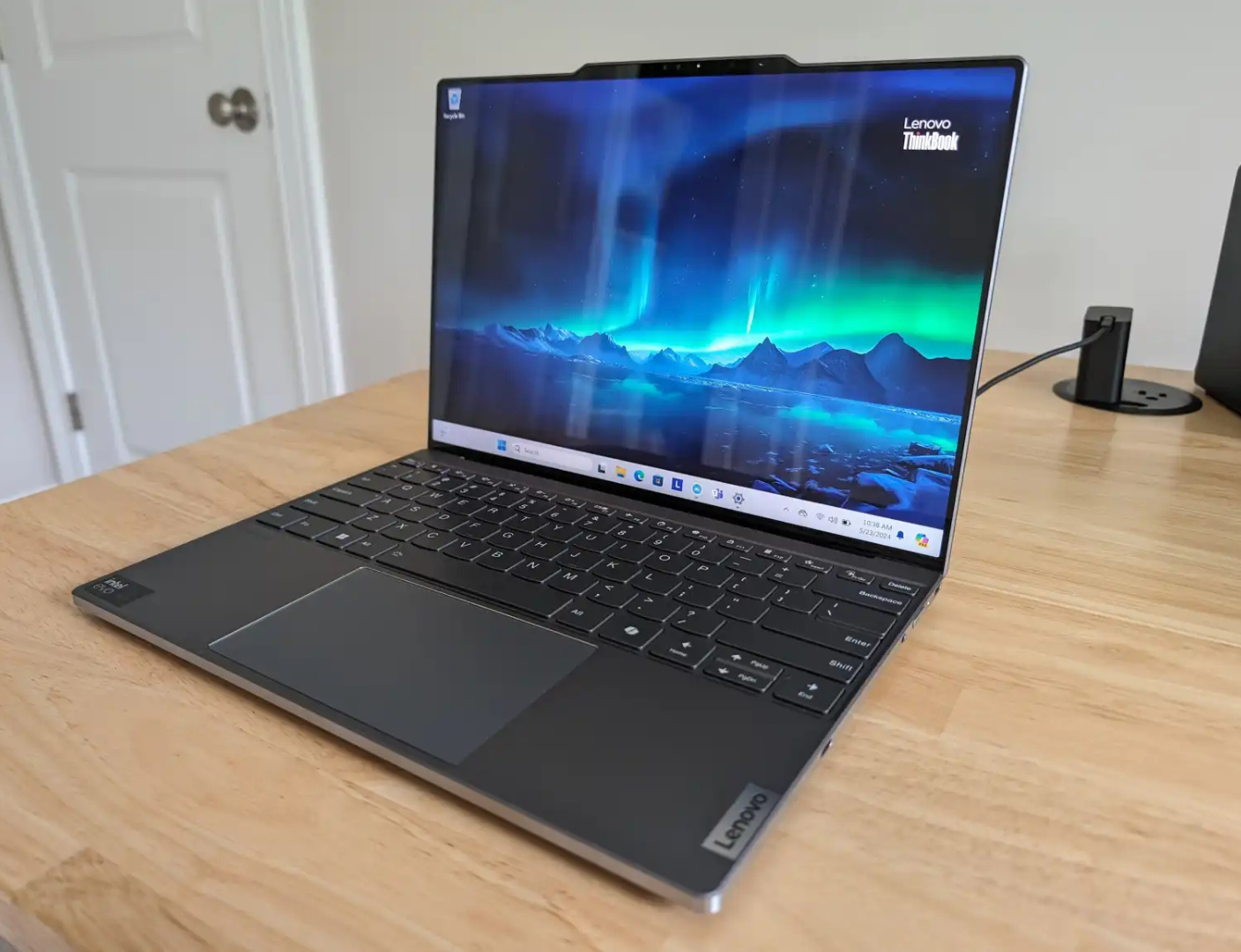 Đánh giá Lenovo ThinkBook 13x: Pin cả ngày dài, chiếc laptop siêu di động dành cho doanh nhân 14 Lenovo ThinkBook 13x 2 e1740582141799