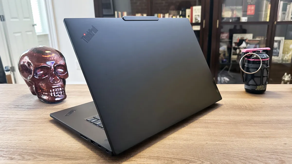 Top laptop workstation đáng mua nhất 2025 - Lựa chọn hoàn hảo cho dân kỹ thuật, đồ họa và AI 29 Lenovo ThinkPad P1 Gen 7 2