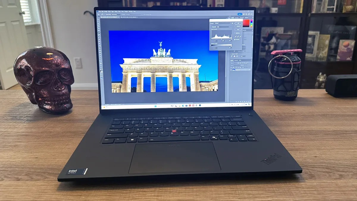 Top laptop workstation đáng mua nhất 2025 - Lựa chọn hoàn hảo cho dân kỹ thuật, đồ họa và AI 28 Lenovo ThinkPad P1 Gen 7 3