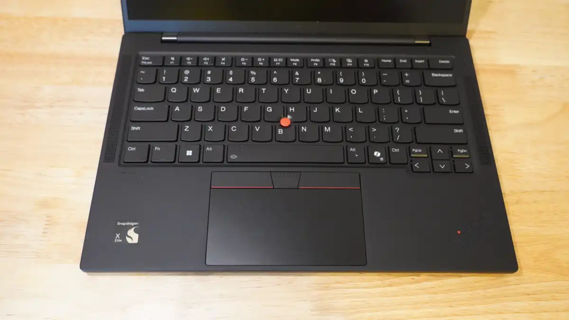 Đánh giá Lenovo ThinkPad T14s Gen 6: Một chiếc máy làm việc bền bỉ không bao giờ "chết" 12 Lenovo ThinkPad T14s Gen 6 2