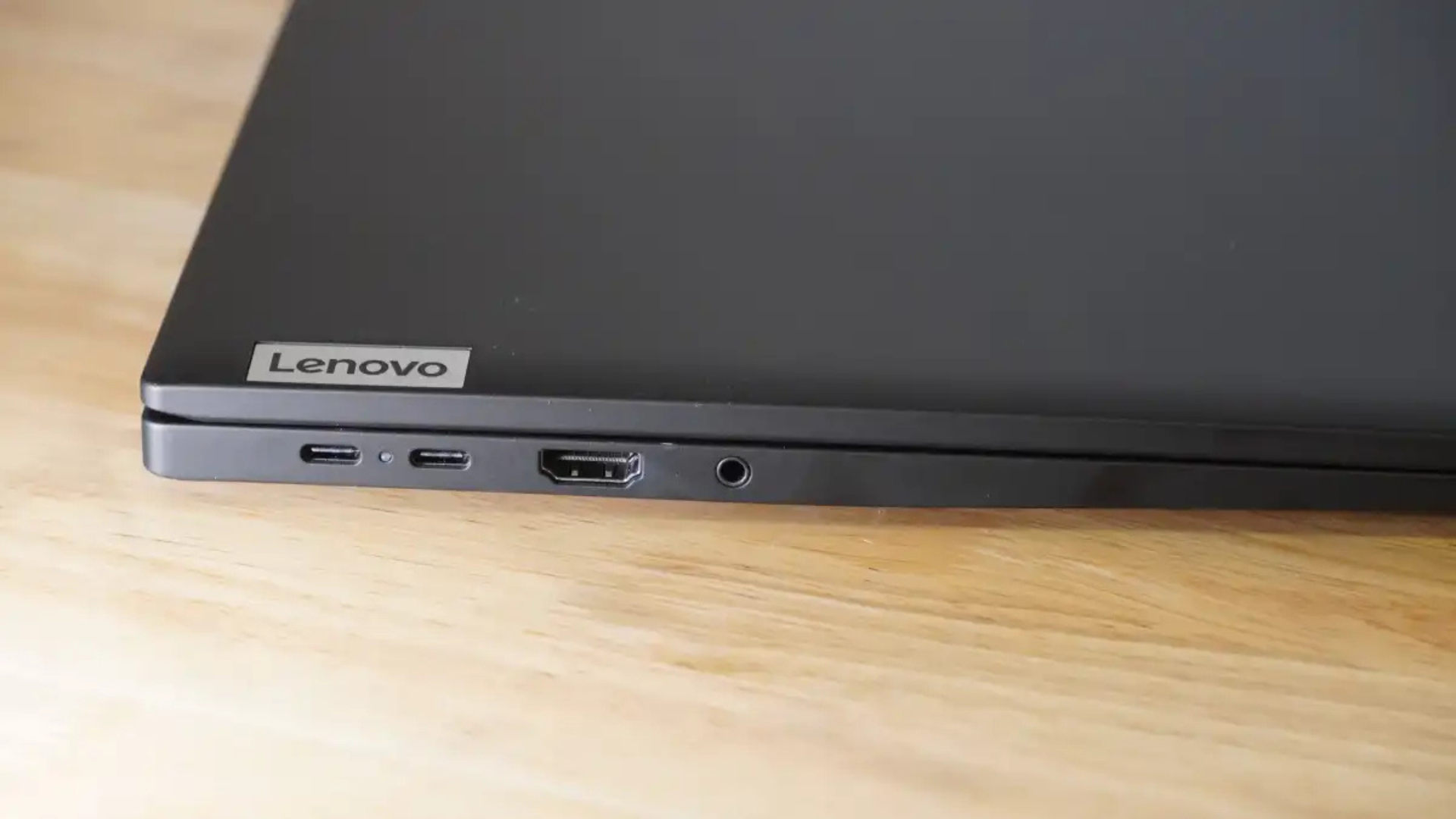 Đánh giá Lenovo ThinkPad T14s Gen 6: Một chiếc máy làm việc bền bỉ không bao giờ "chết" 15 Lenovo ThinkPad T14s Gen 6 5