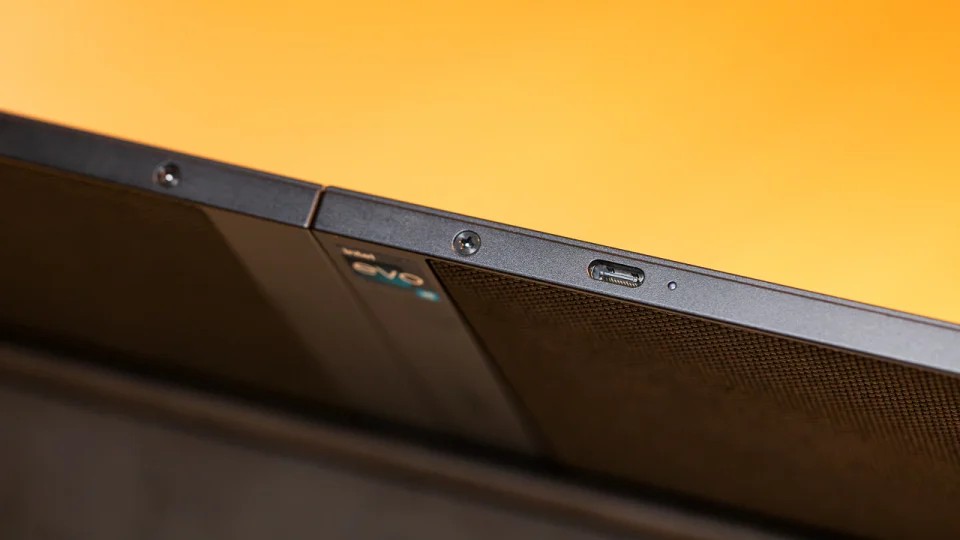 Đánh giá Lenovo ThinkPad X1 Fold 16 - Bước đột phá của laptop màn hình gập cho trải nghiệm làm việc linh hoạt 24 Lenovo ThinkPad X1 Fold 16 8