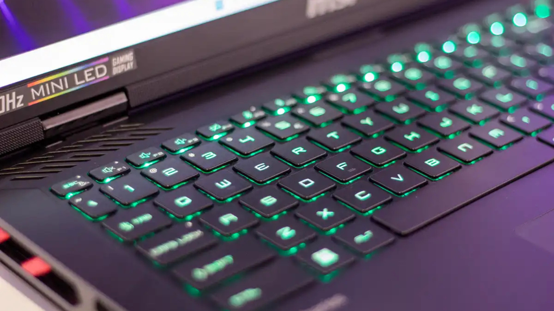 MSI Raider 18 HX: Mạnh mẽ như cân nặng của máy 14 MSI Raider 18 HX 3