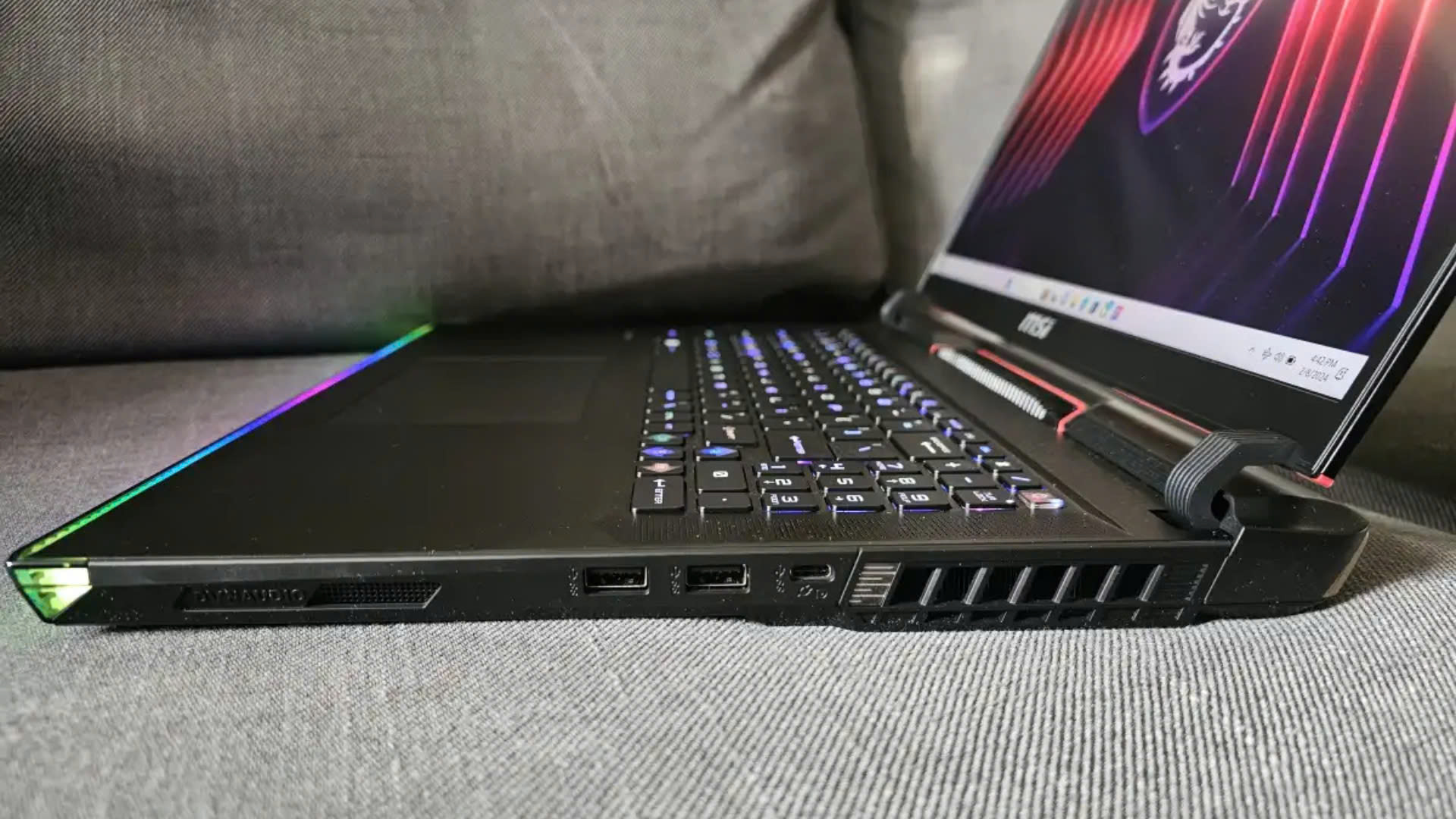 Đánh giá MSI Raider GE78 HX 14VIG: Lớn, mạnh mẽ và nổi bật 19 MSI Raider GE78 HX 14VIG 5