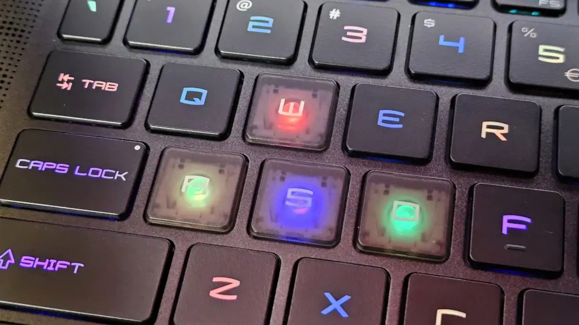 Đánh giá MSI Raider GE78 HX 14VIG: Lớn, mạnh mẽ và nổi bật 21 MSI Raider GE78 HX 14VIG 7