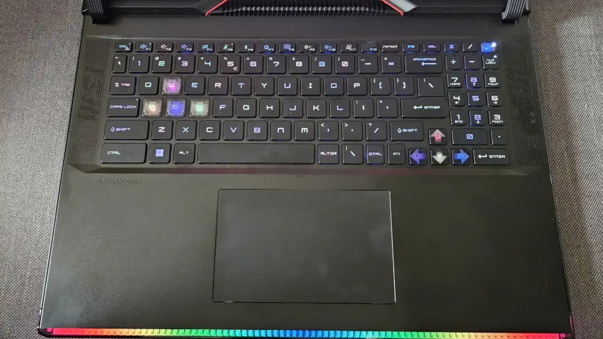 Đánh giá MSI Raider GE78 HX 14VIG: Lớn, mạnh mẽ và nổi bật 22 MSI Raider GE78 HX 14VIG 8